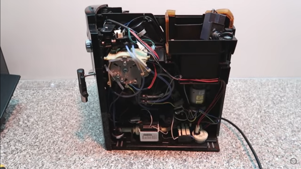 Kaffee_Maschine_Reparatur_offen_Jura